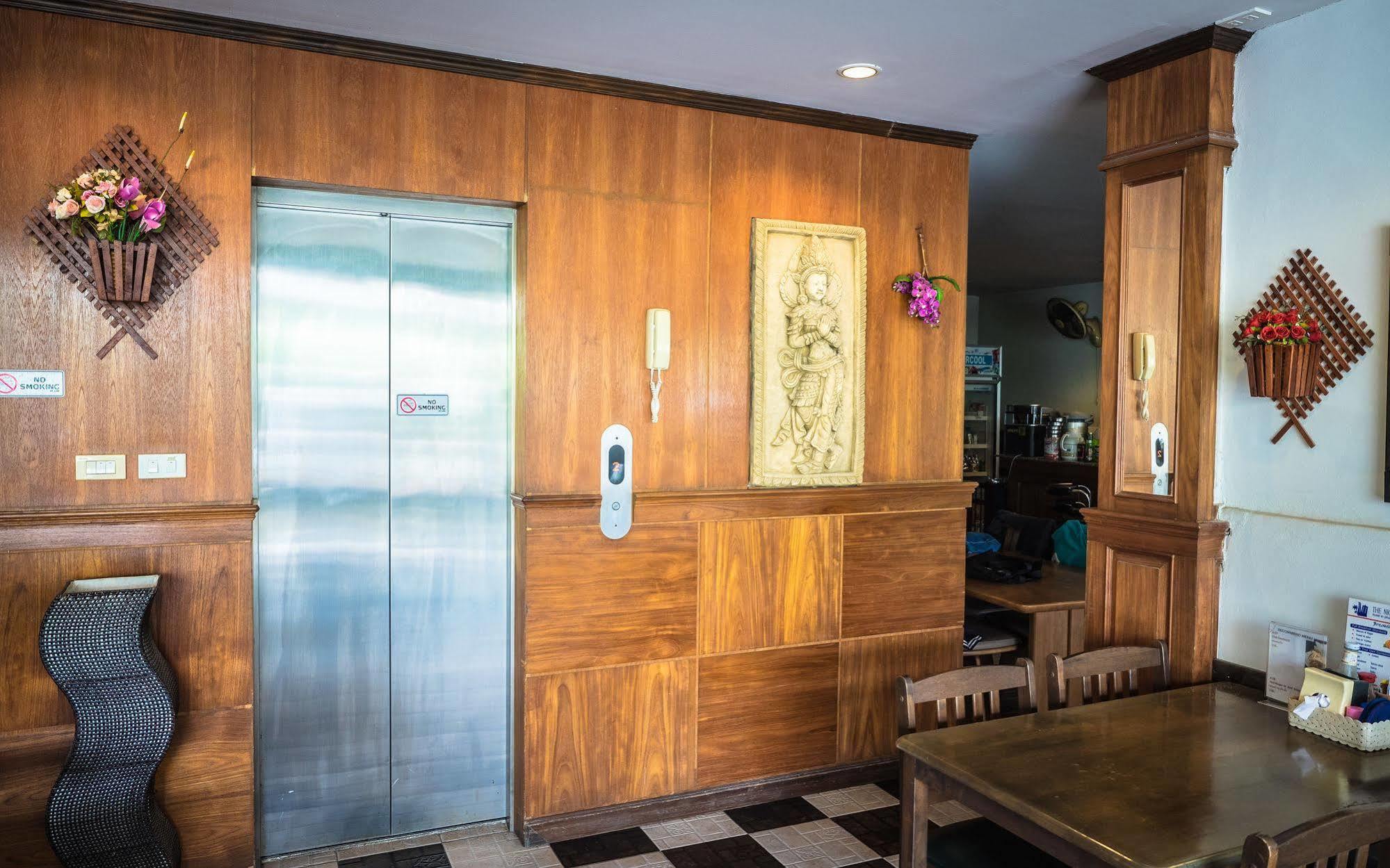 Hotel The 2*